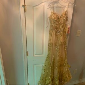 XS-Brand New/Never Worn Gold Sequin Formal Dress